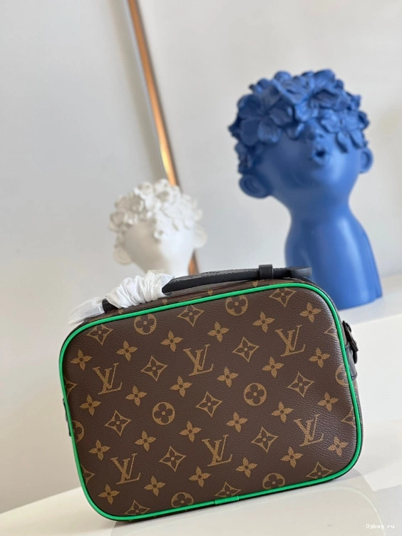 S VUITTON LOCK LOUIS MESSENGER 0819